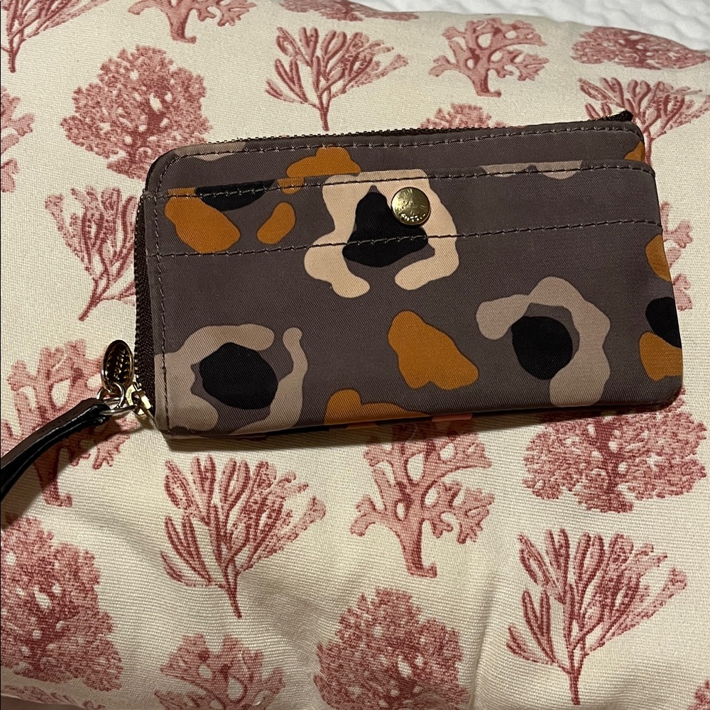 Fossil Leopard Print Change Purse – Lightly Used & Chic!